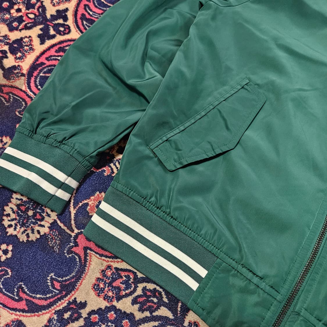 쥬시꾸뛰르 23ss 나일론 골퍼 바시티 자켓 L size 상품이미지2