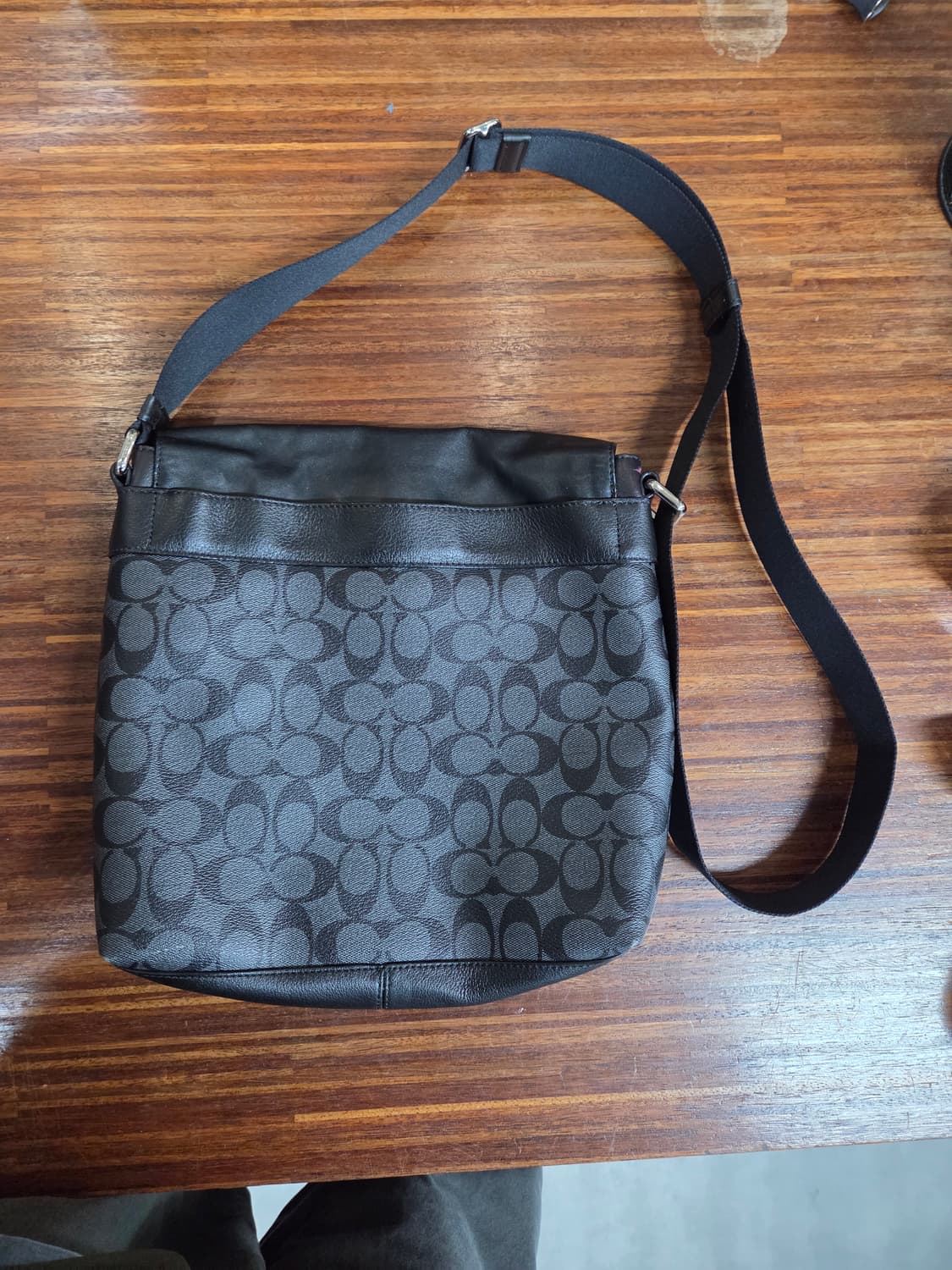 코치 찰스 메신저 크로스백 상품이미지2