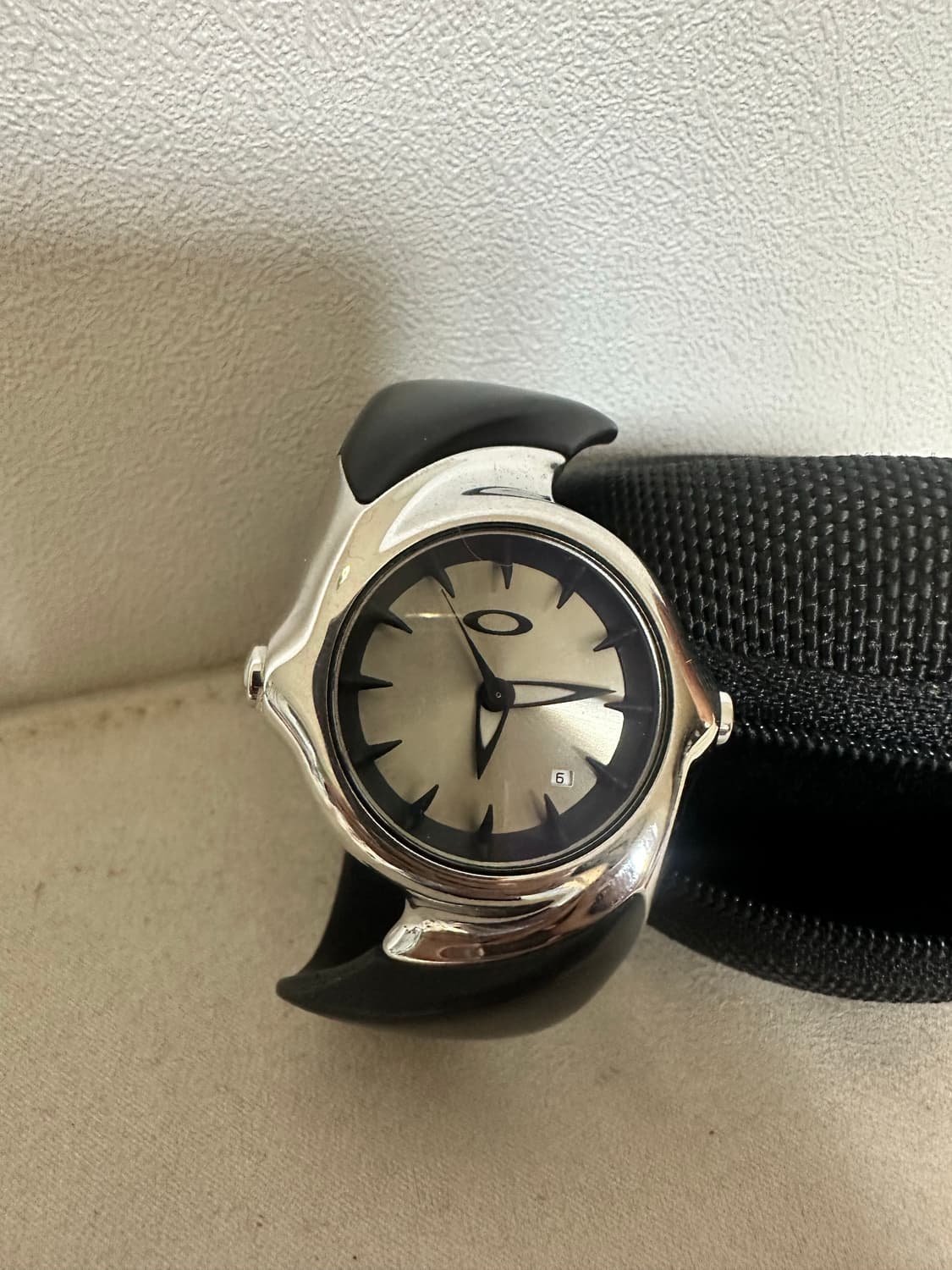 오클리 크러쉬2.0 화이트시계 상품이미지1