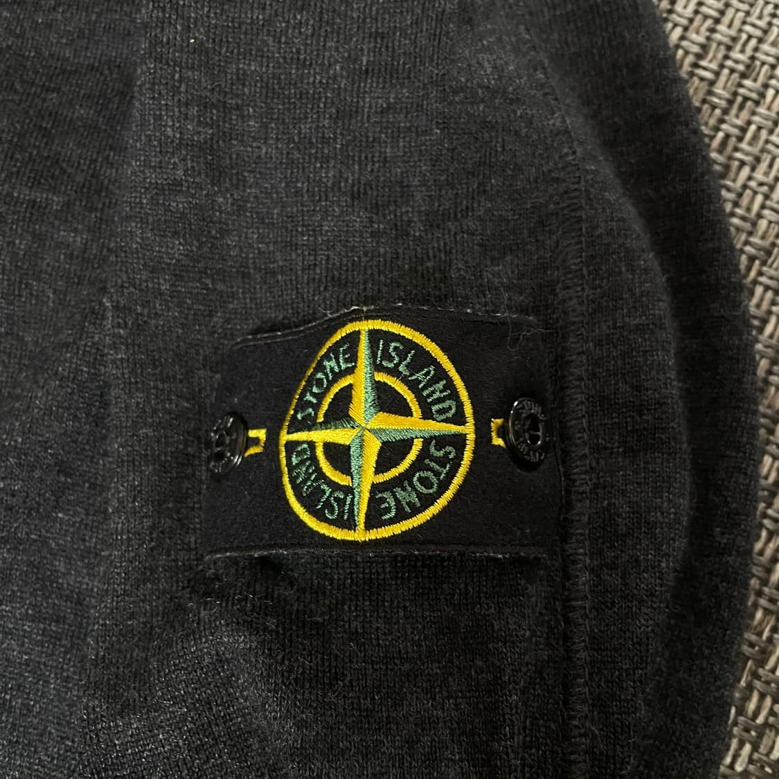 스톤아일랜드 차콜 와펜 라운드넥 긴팔 니트 L 상품이미지5