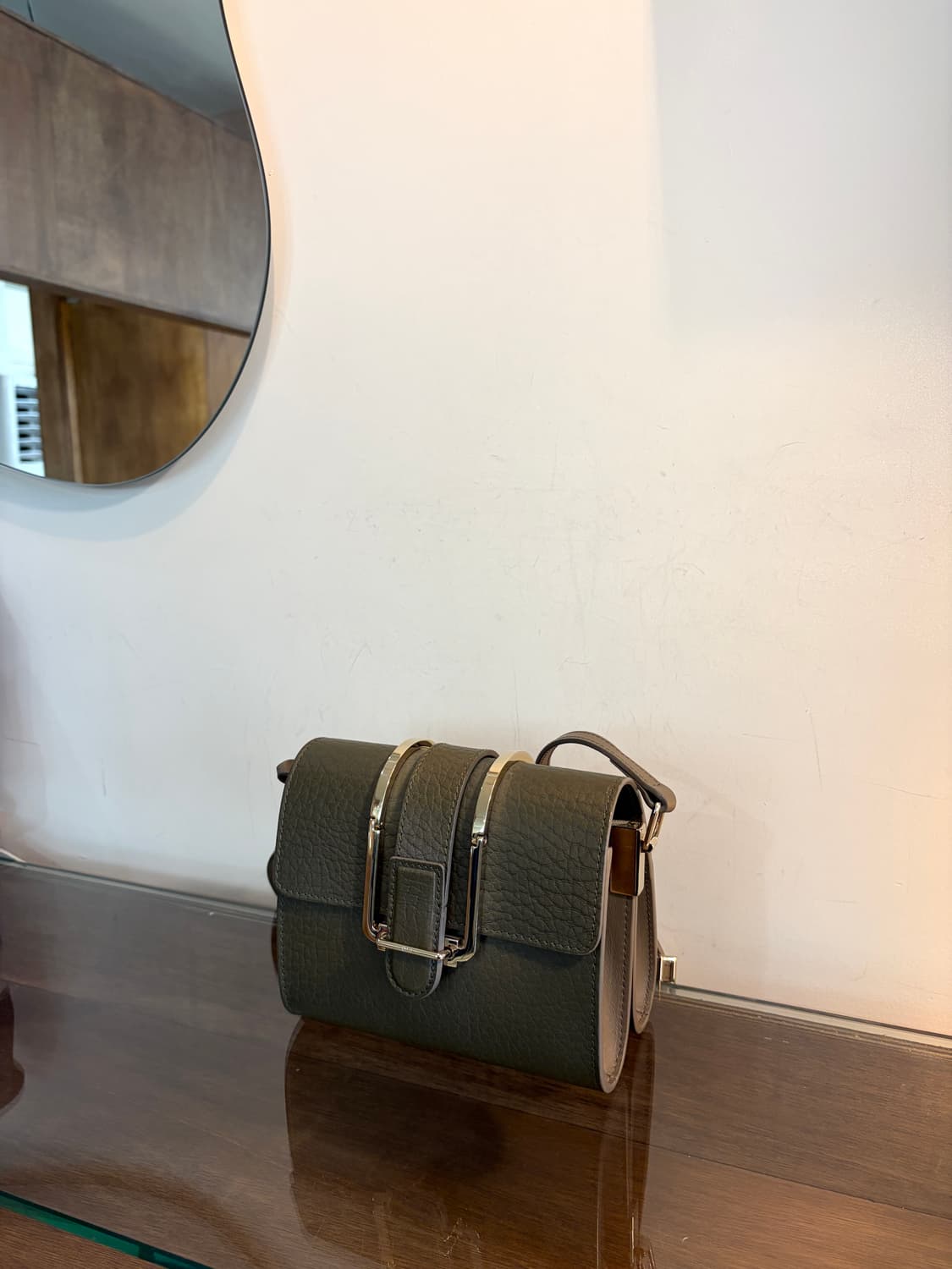 끌로에 브론테 레더 크로스백 상품이미지3