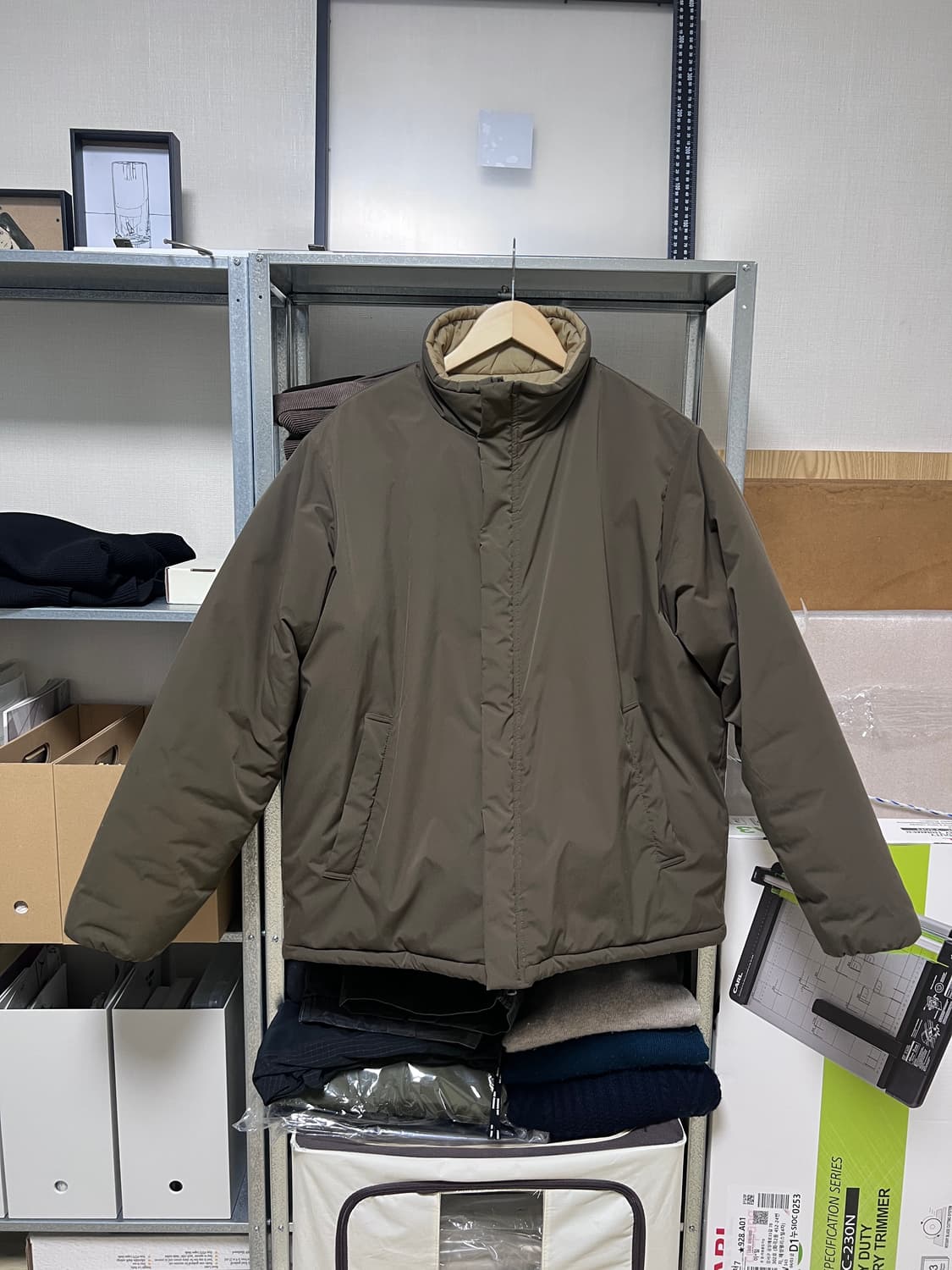 [L] BEAMS+ 프리마로프트 패딩 상품이미지1