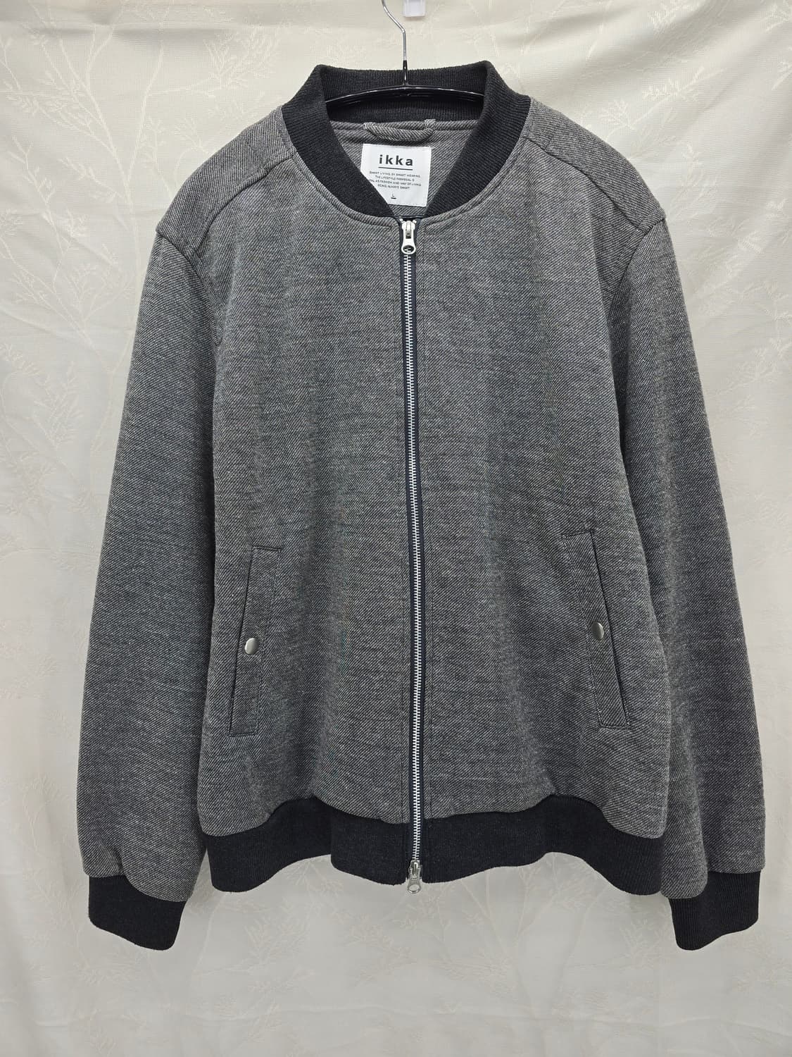 ikka 넥 라인 배색 봄버 자켓 상품이미지1