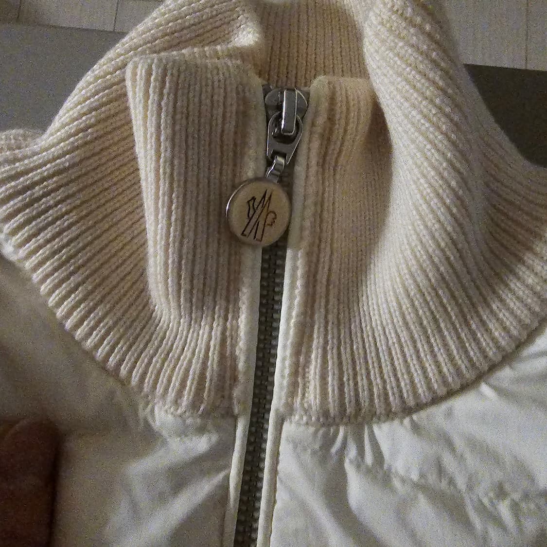 몽클레어 화이트 니트패딩 팝니다 상품이미지5