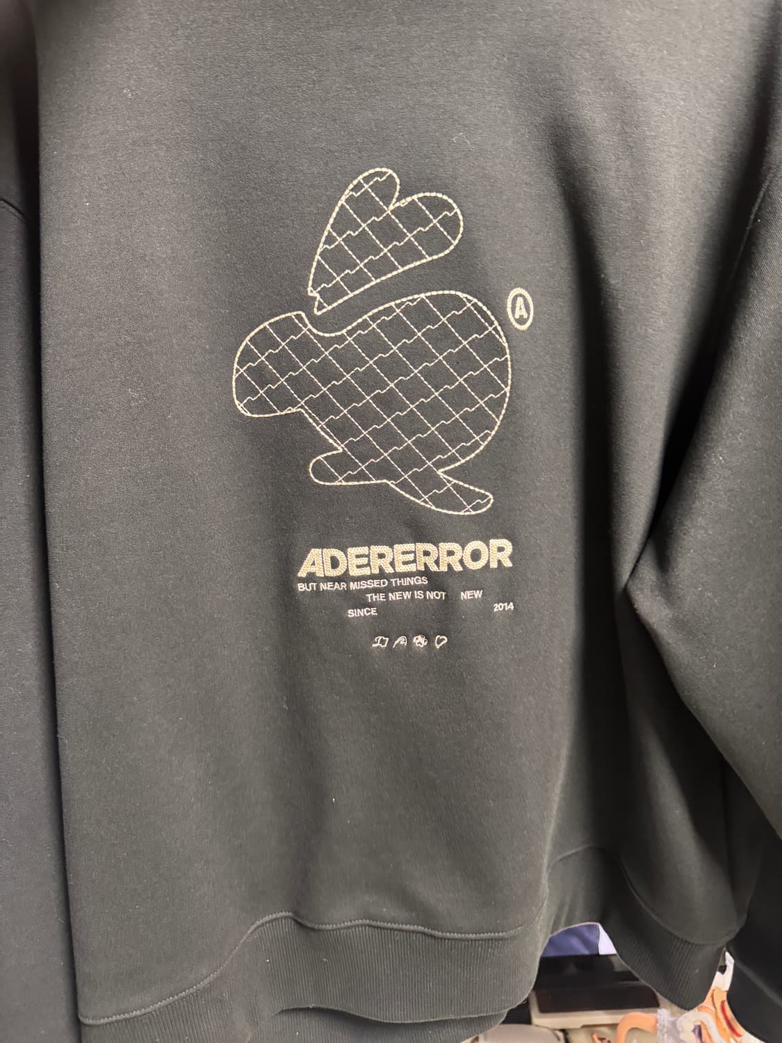 아더에러 맨투맨 A3사이즈 거의 새상품 상품이미지1