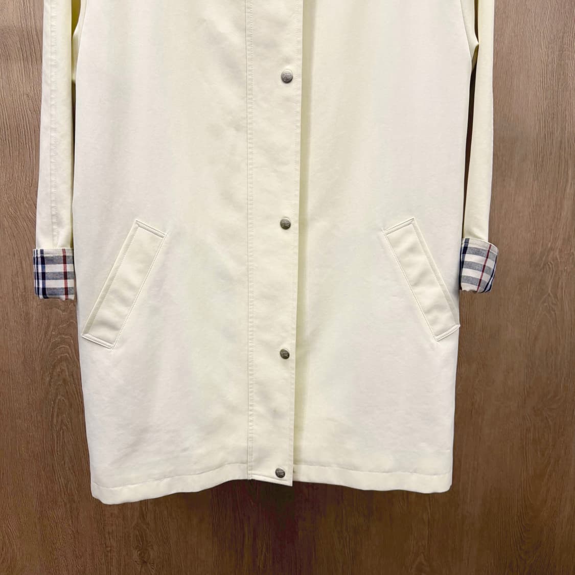 버버리 런던 싱글 맥코트 히든 지퍼 노바 체크 안감 레귤러핏 아이보리 상품이미지5