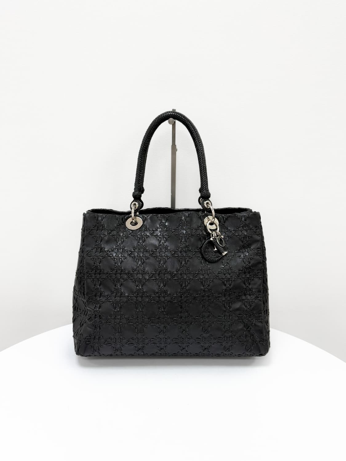 디올 소프트 레더 스티치 까나쥬 쇼퍼백 상품이미지1