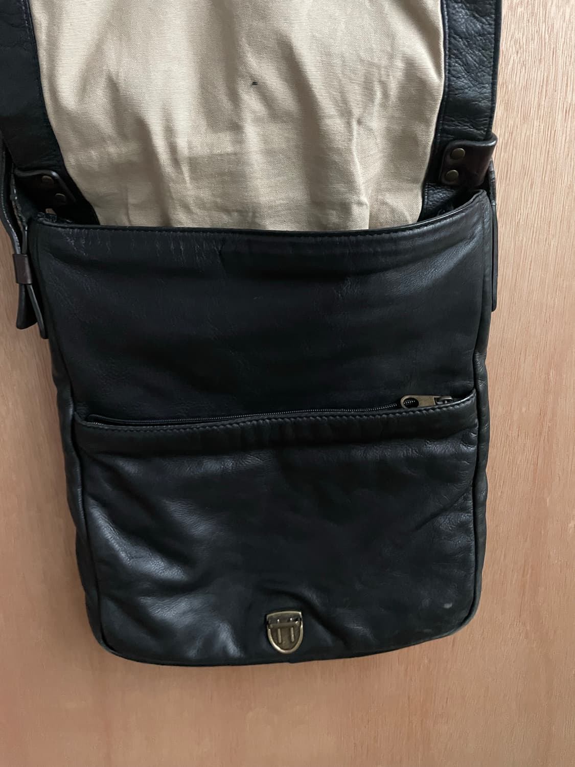 마크바이마크제이콥스 레더 크로스백 상품이미지9