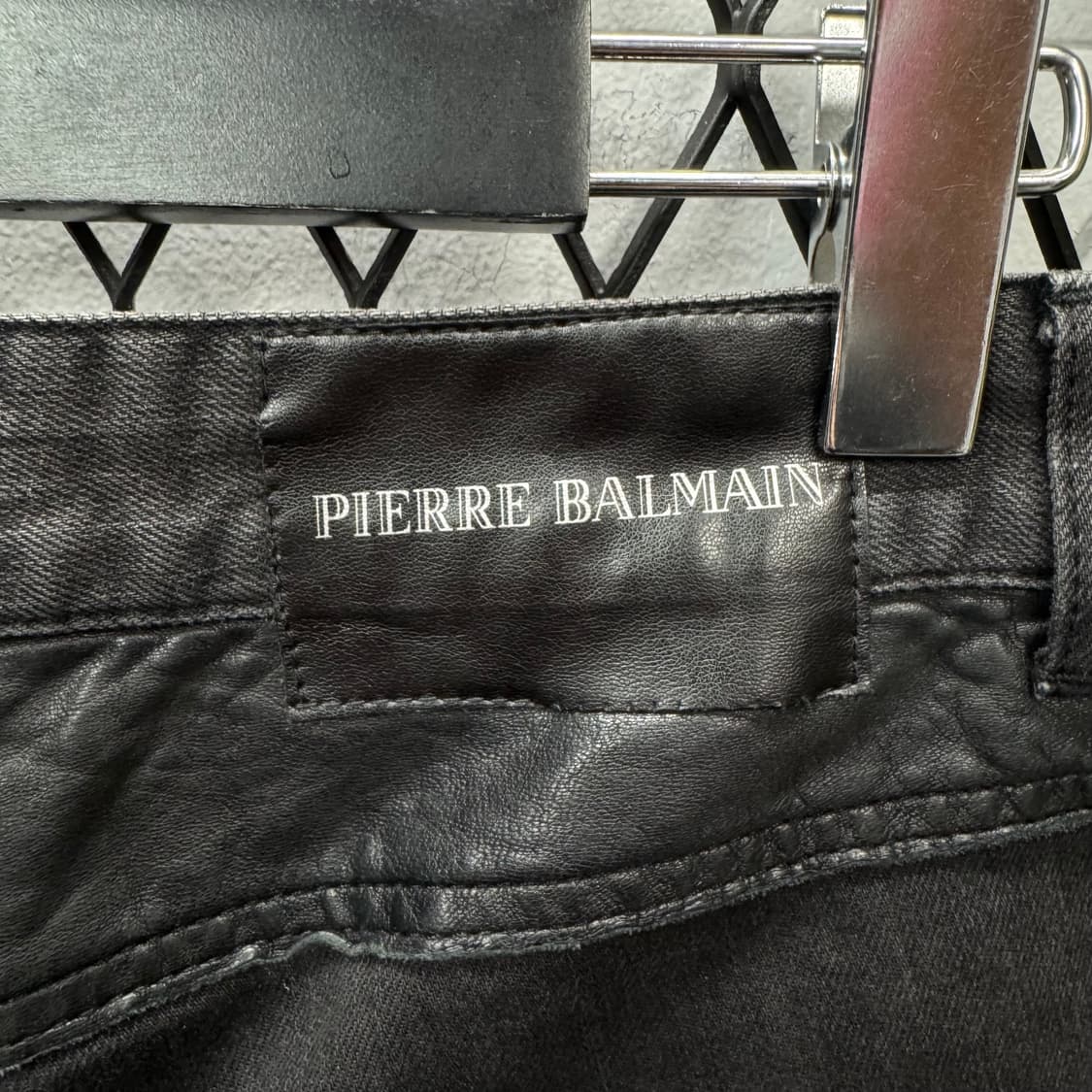 피에르 발망 아코디언 패널 데님 팬츠 지퍼 로고 포인트 블랙 상품이미지10