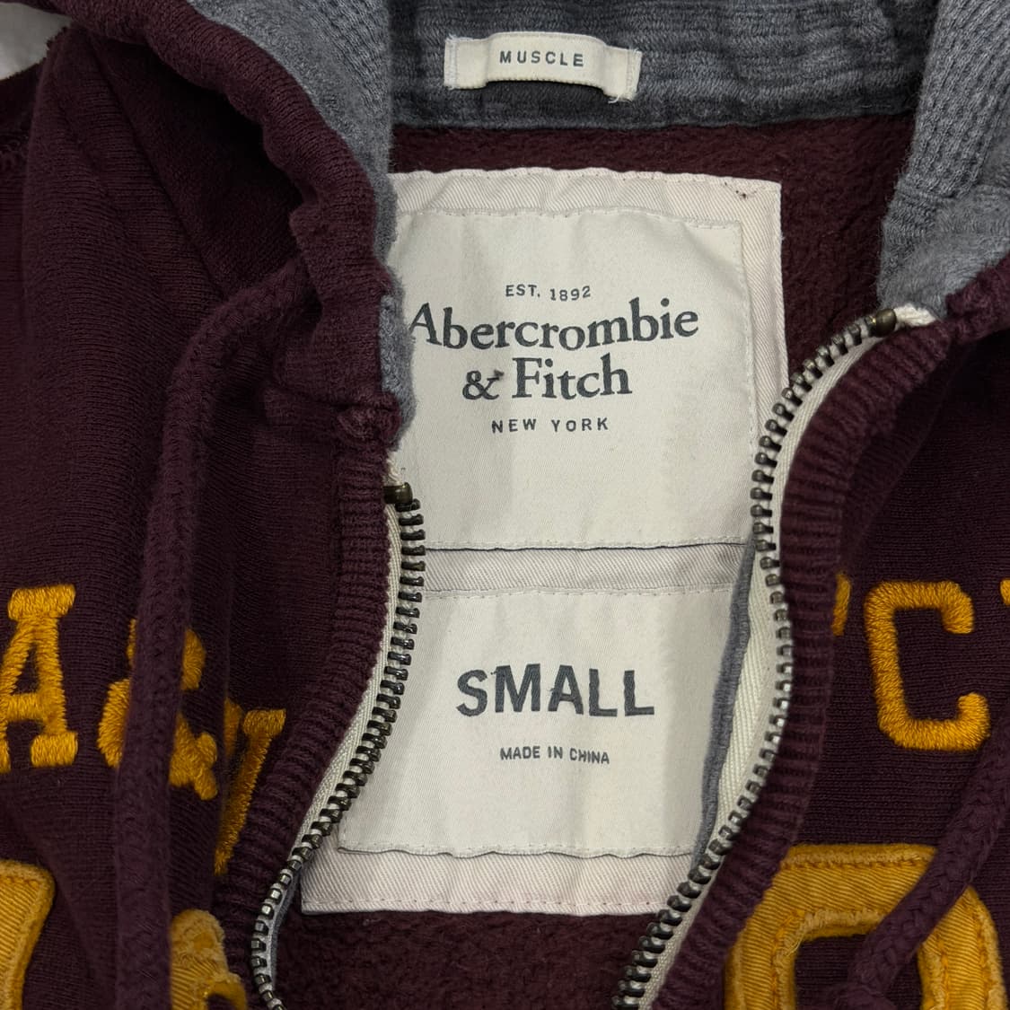 아베크롬비 빈티지 Y2K 데미지 그런지 스펠로고 기모 후드집업 버건디레드 상품이미지3