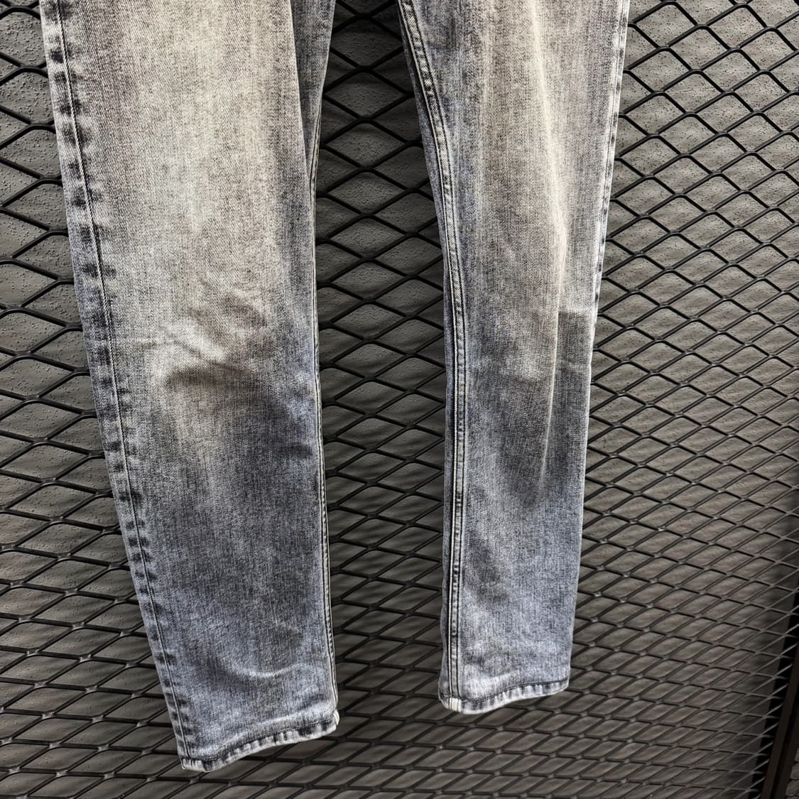 캘빈클라인 위싱 데님 팬츠 미드라이즈 화이트 브러싱 백포켓 로고 디테일 상품이미지5