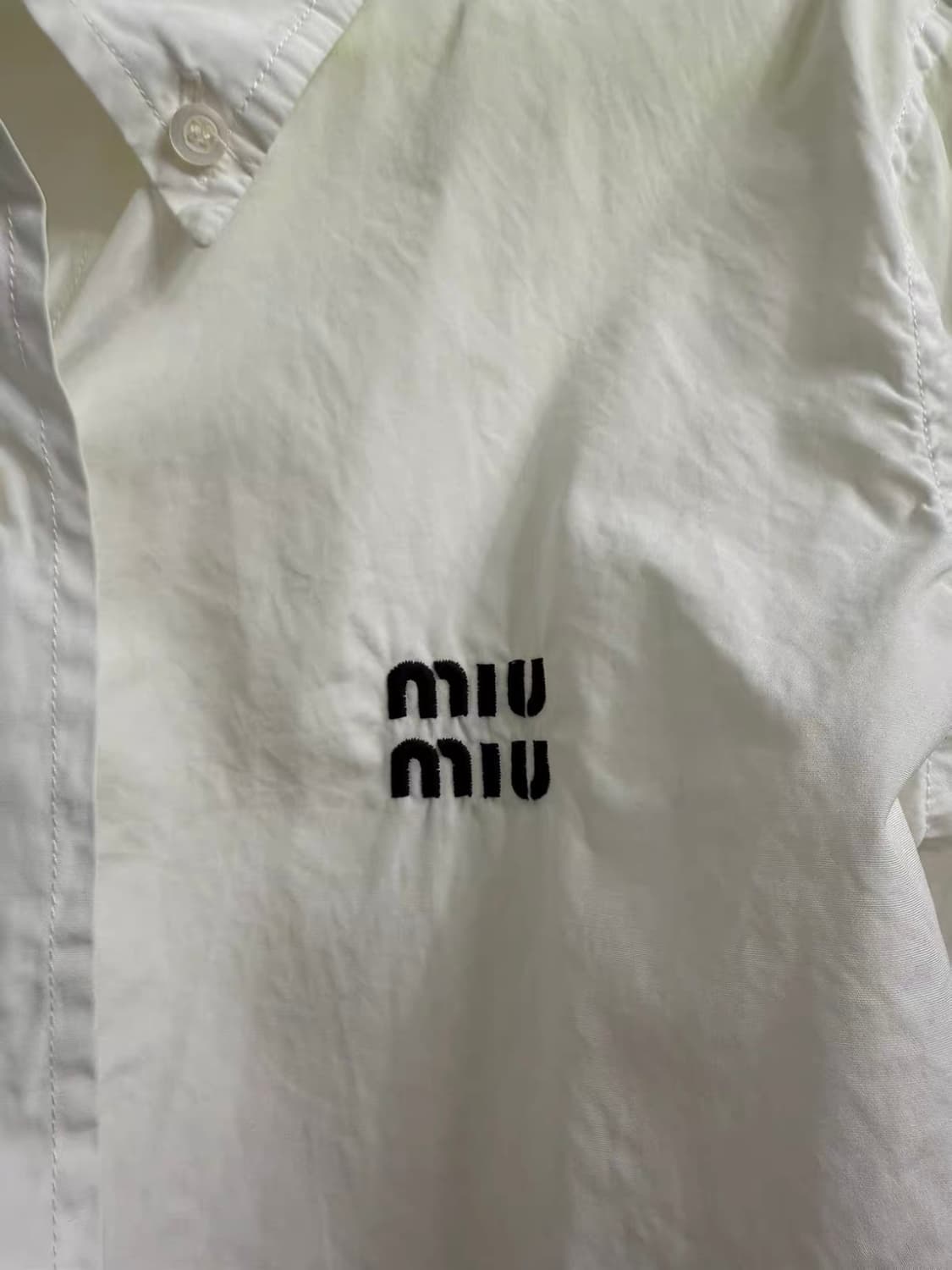 (~2/5, 유튜버 hazi 착용) 미우미우 포플린 크롭 셔츠 38 상품이미지3
