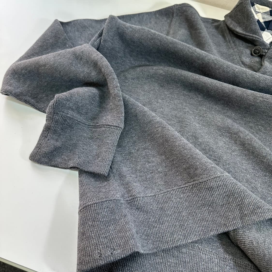 100 헤지스 차콜 셔츠 레이어드 카라 울 니트 상품이미지4