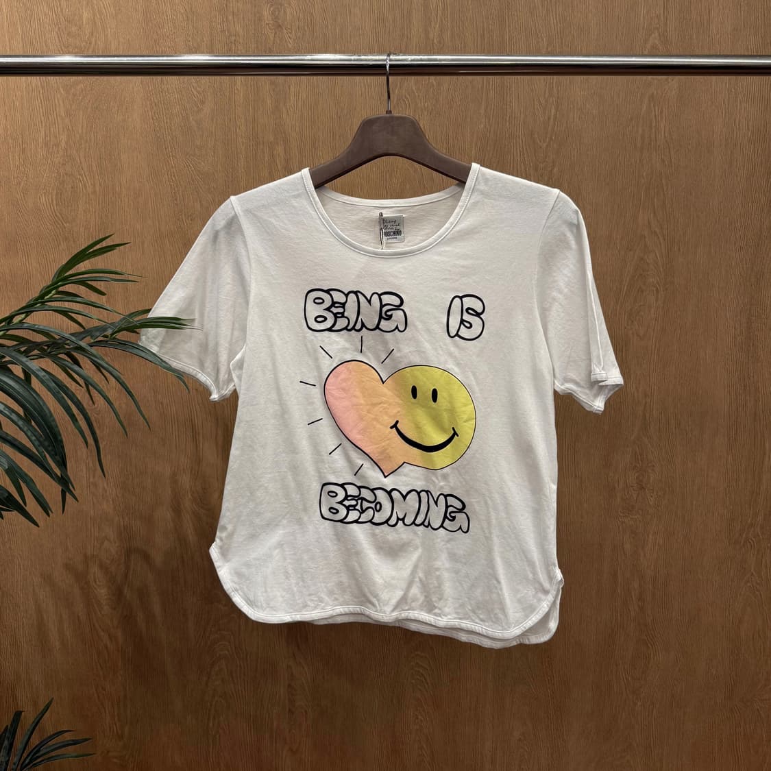 모스키노 반팔 티셔츠 하트 스마일 그래픽 디테일 레귤러핏 화이트 상품이미지1