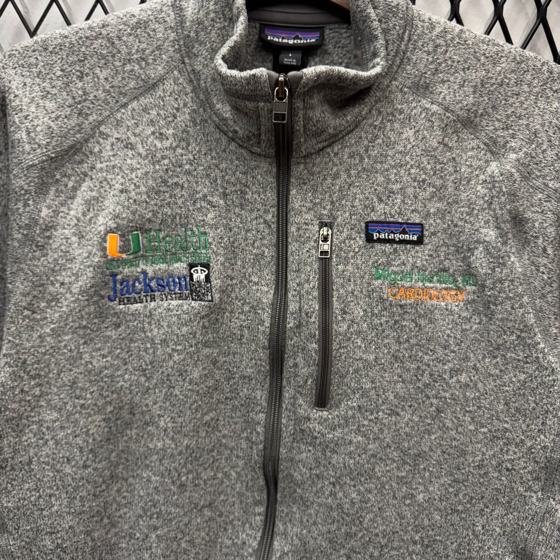 파타고니아 베터 스웨터 집업 전면 로고플레이 포인트 그레이 상품이미지5