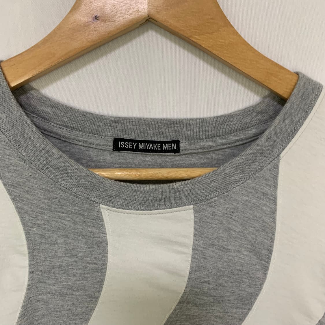 ISSEY MIYAKE MEN 이세이미야케 유니크 스트라이프 반팔 티셔츠 상품이미지4
