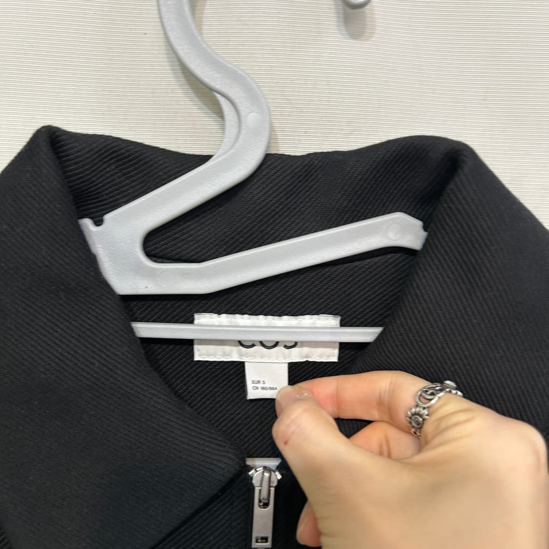 코스 COS 크롭 트윌 집업 자켓 S 여성 블랙 상태최상 상품이미지3