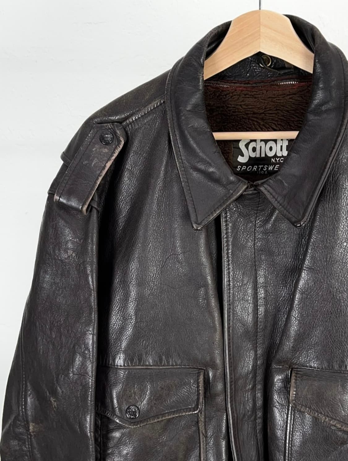 쇼트 다크브라운 트윈 플랩포켓 내피 레더 자켓 상품이미지2