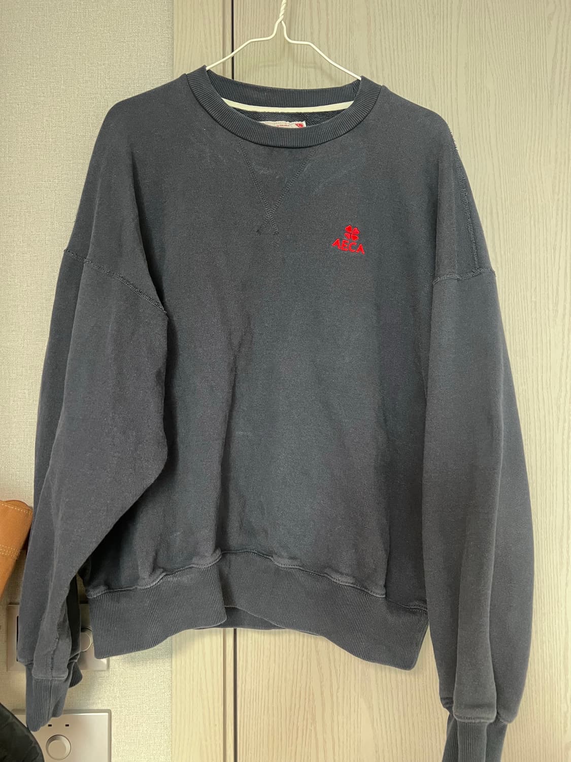 에이카화이트 맨투맨 네이비 L 상품이미지3