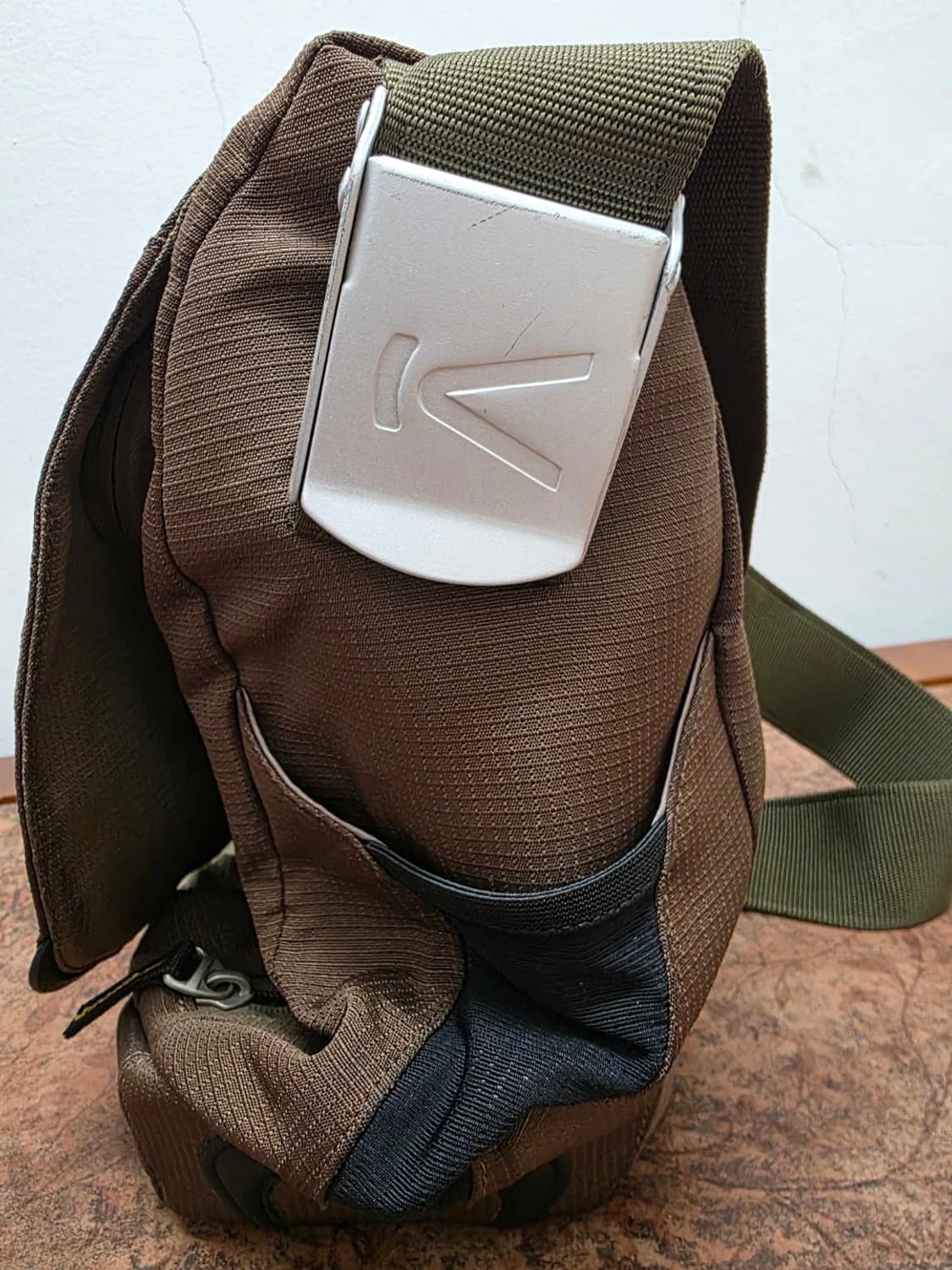 KEEN 킨 메신저백 크로스백 상품이미지3