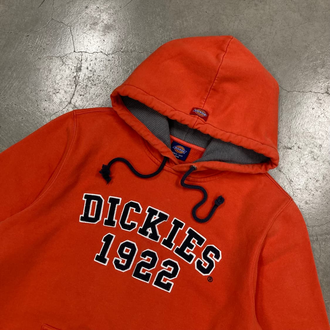 디키즈 오렌지 컬러 스펠아웃 빅로고 후드티 상품이미지2