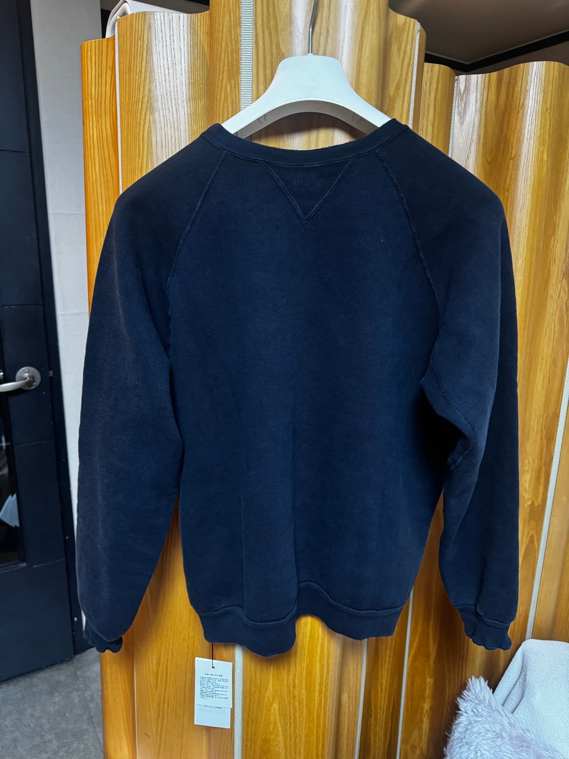 아프레쎄 빈티지 더블 브이 스웨트셔츠 블랙 2 상품이미지3