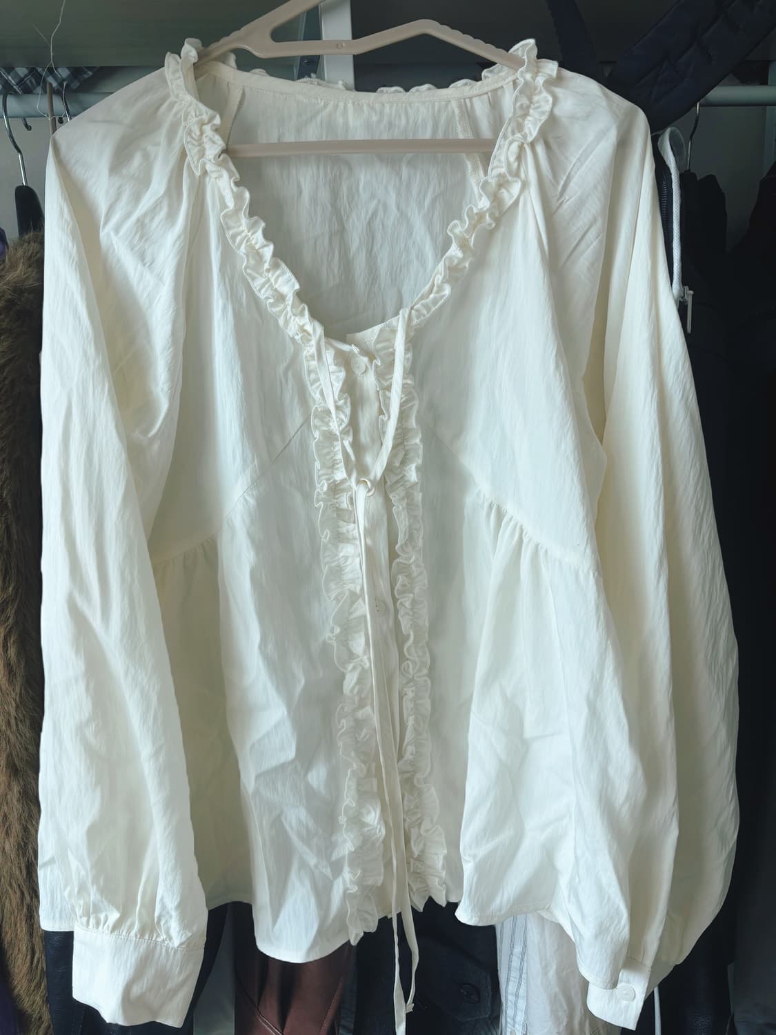 (오늘만)어다울 Frill line v neck ribbon blouse 상품이미지3
