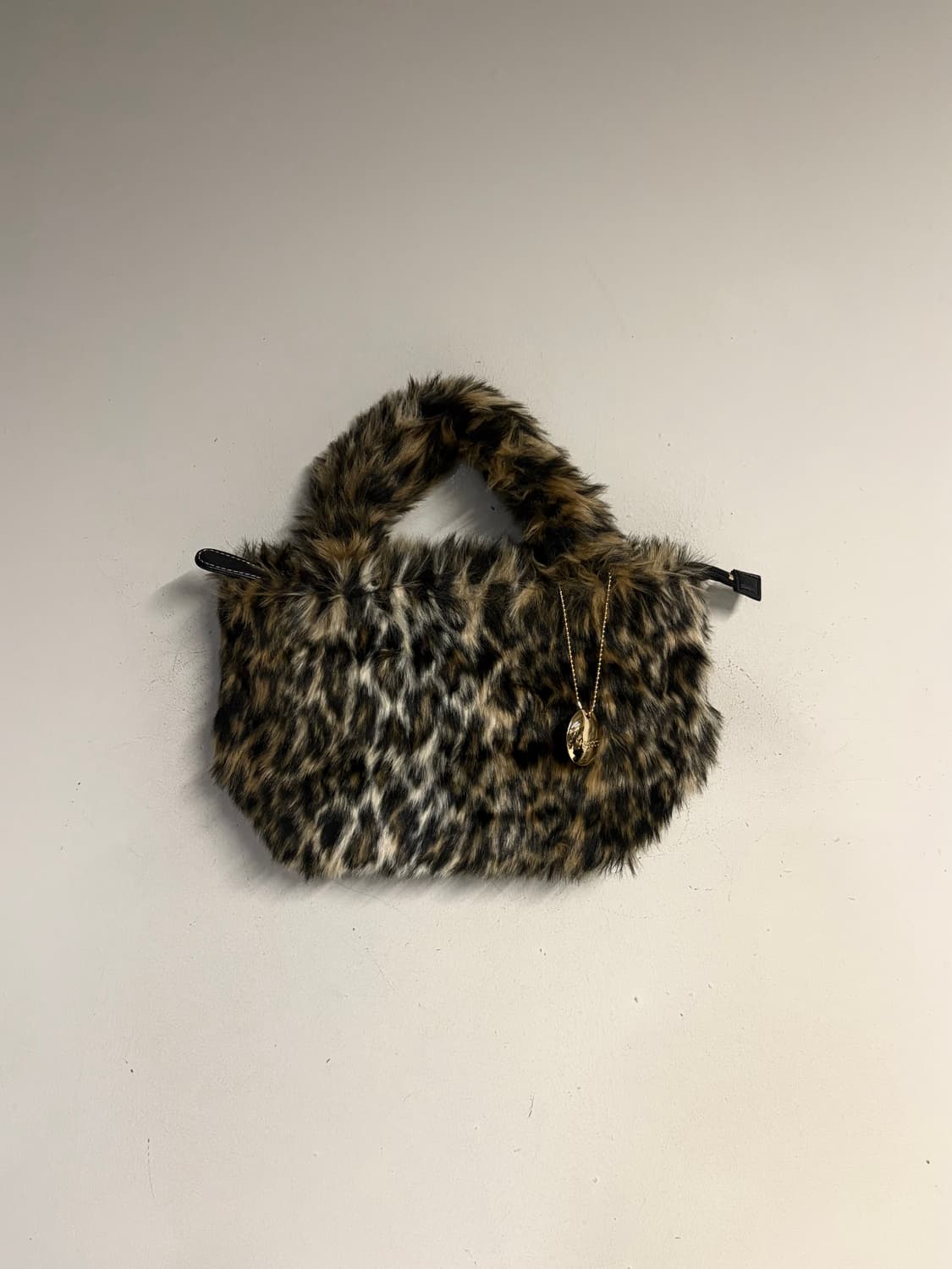 Y‘SACCS faux fur hand bag -5 (room) 상품이미지2