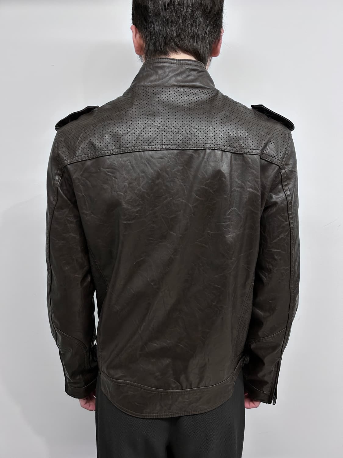 자라 비건 레더 펀칭 판넬 자켓 상품이미지5