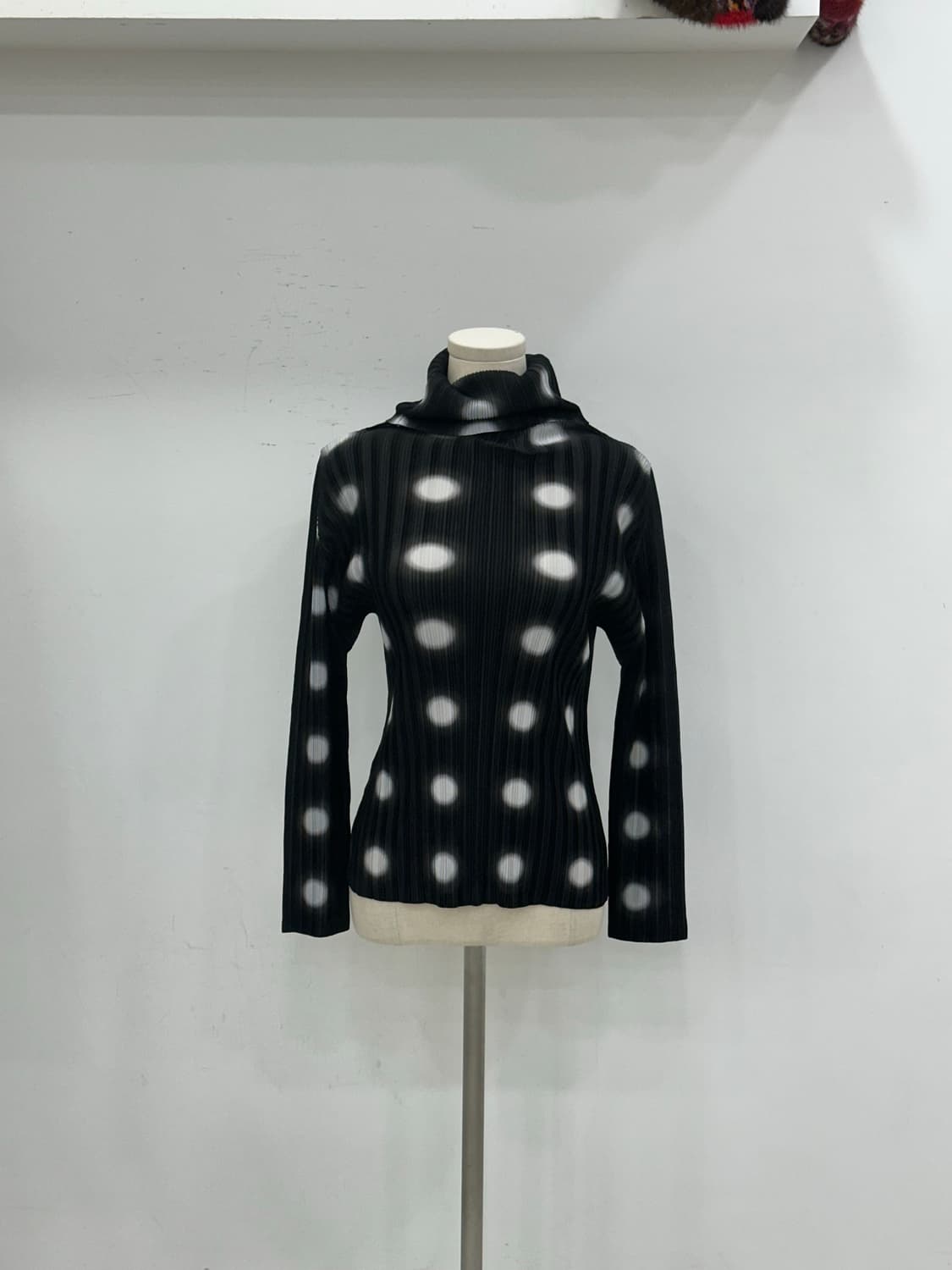 이세이미야케 플리츠 플리즈 터틀넥 상품이미지1