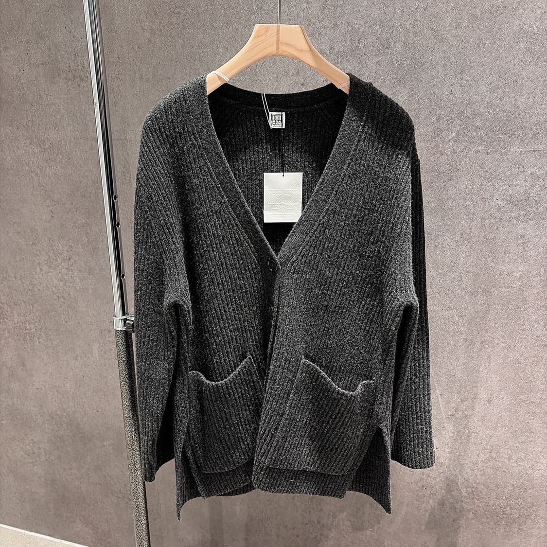 (정품/새상품) 토템 여성 차콜 울 니트 가디건 상품이미지1