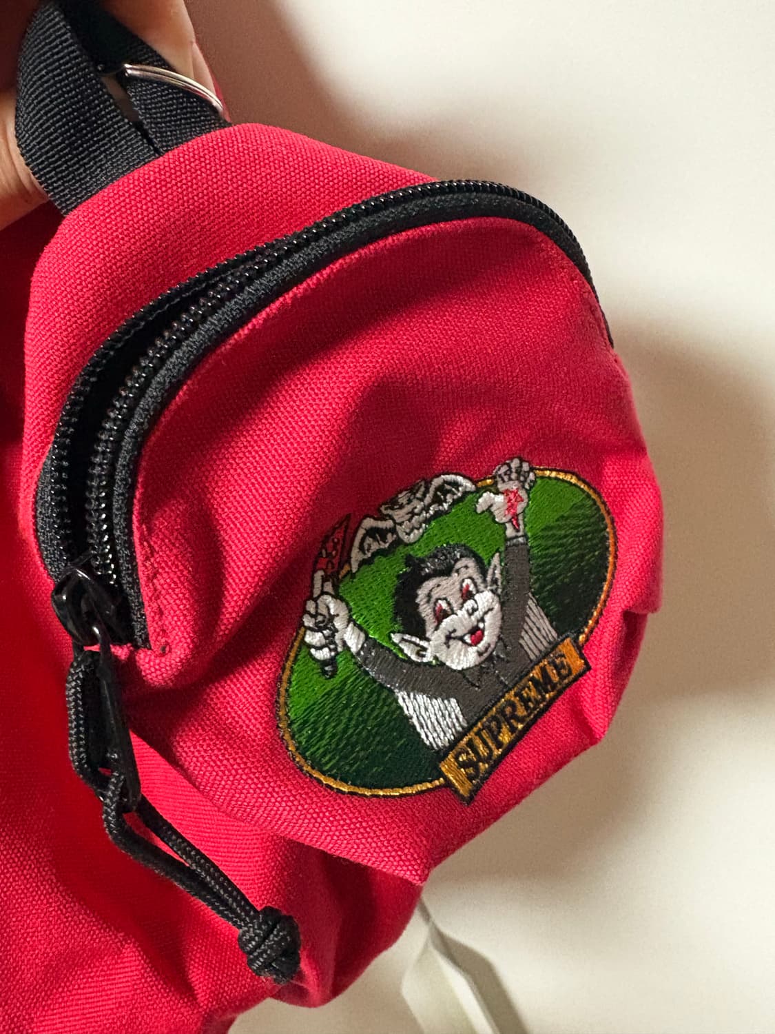 슈프림 뱀파이어 보이 백팩 레드 상품이미지3