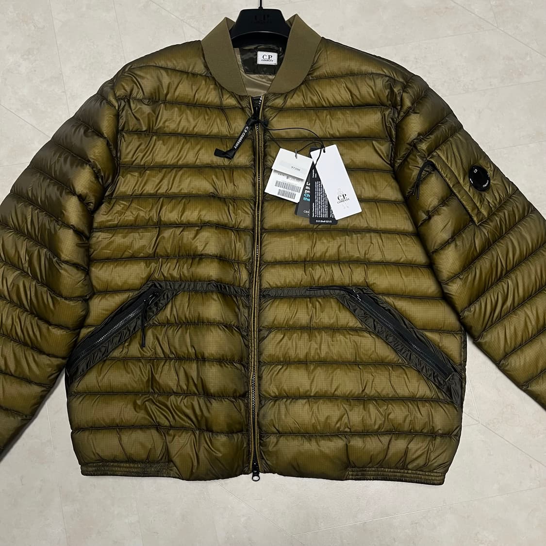 새상품(XXL)씨피컴퍼니 D.D쉘 렌즈 다운 봄버 자켓 카키브라운 상품이미지2
