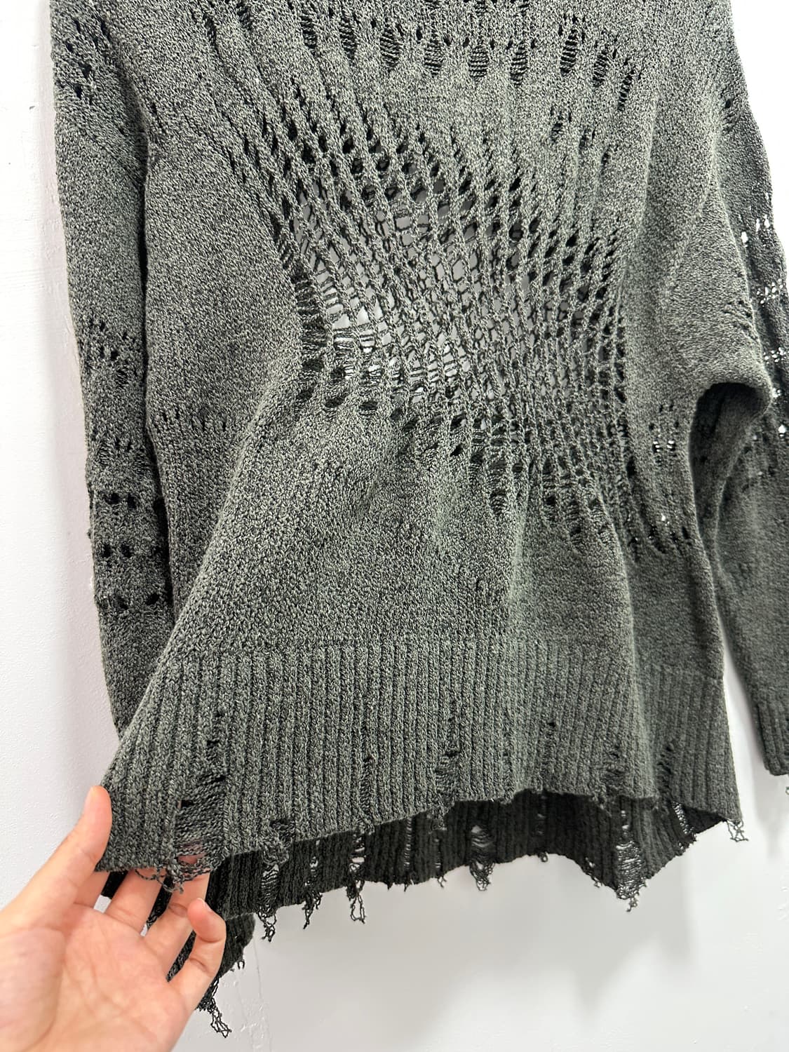 Distressed cut line knit 상품이미지6