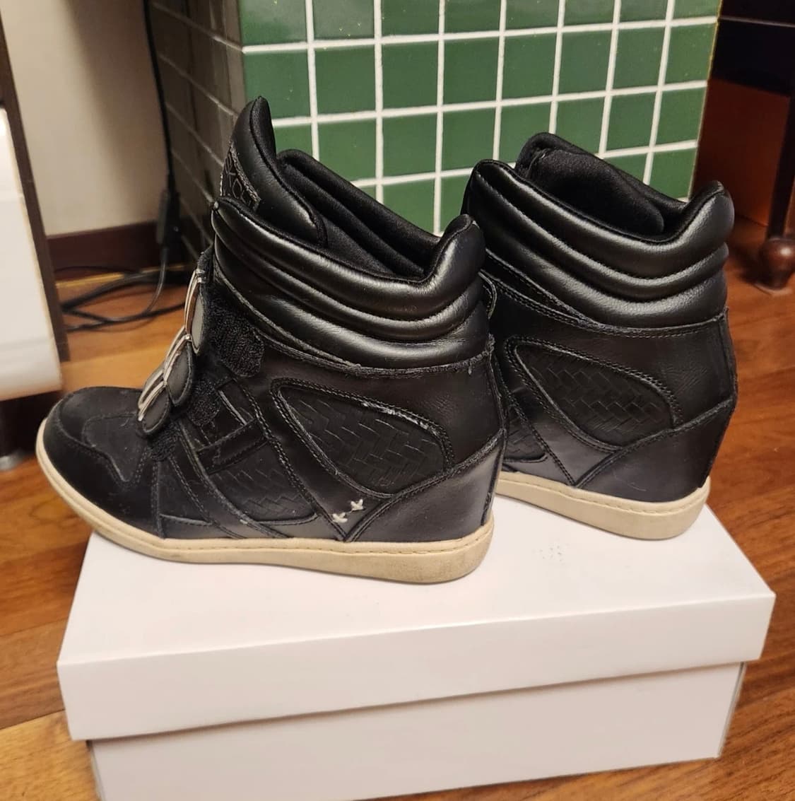 스케쳐스 웨지힐 스니커즈 상품이미지2