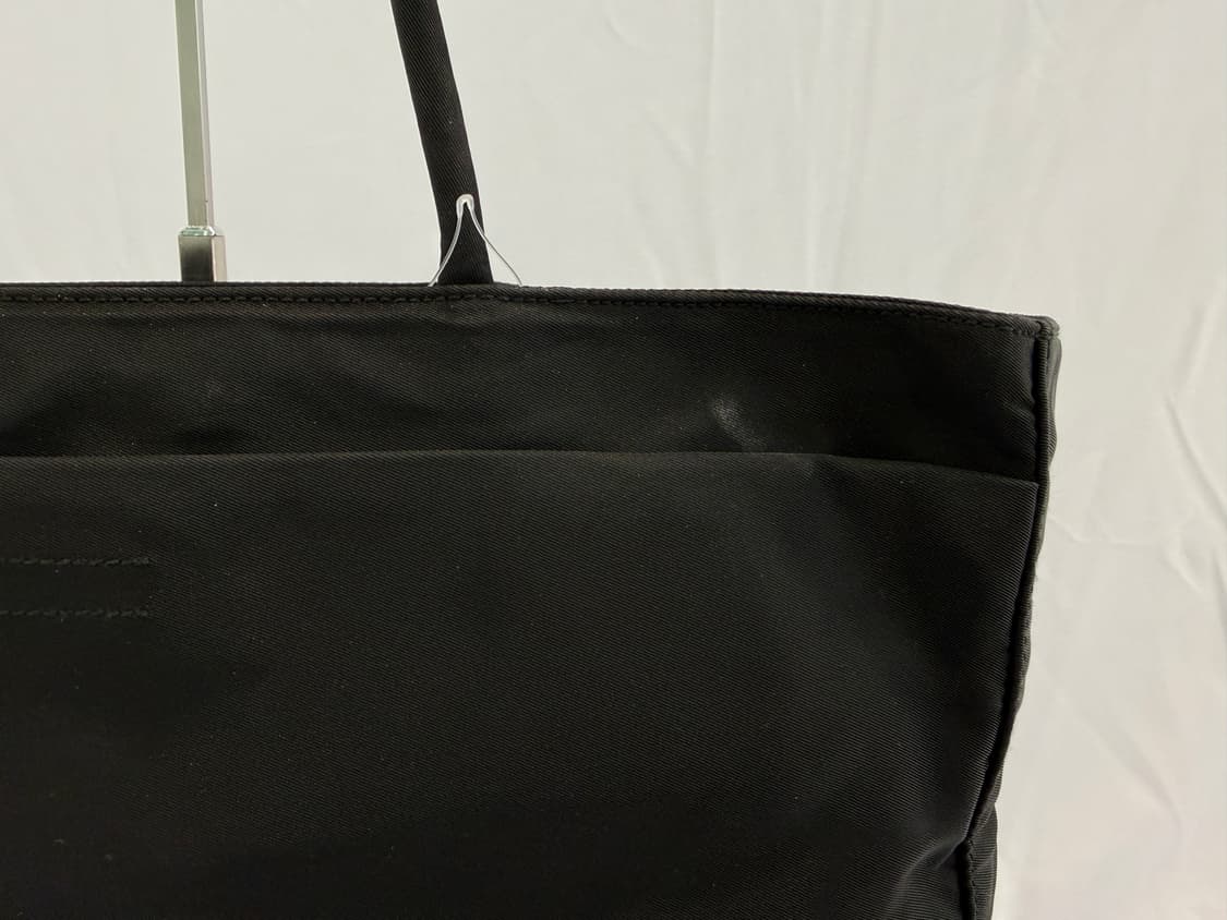 프라다 삼각로고 포코노 블랙 나일론 토트백 상품이미지2