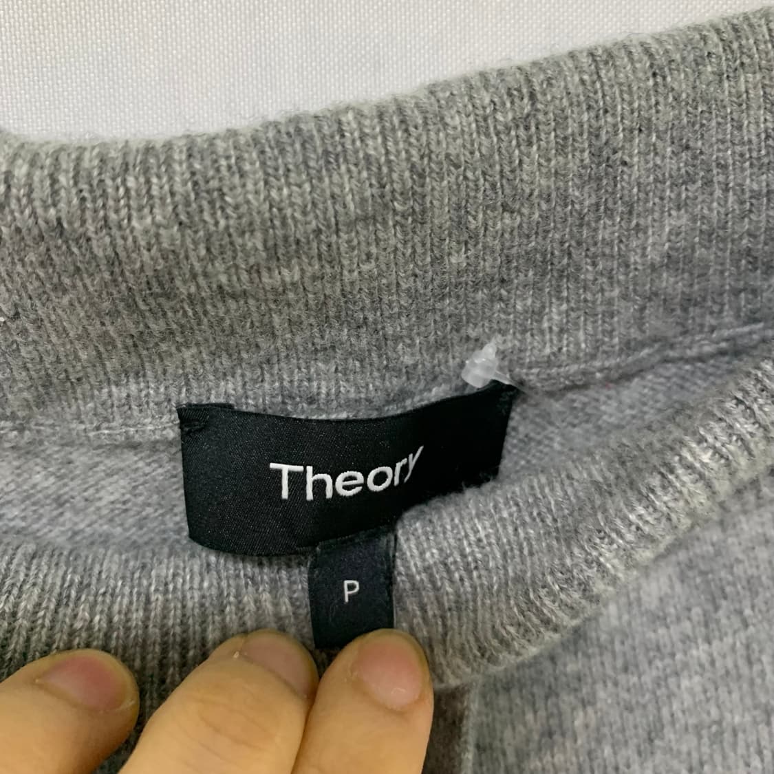 띠어리 캐시미어 100 니트 일자 슬림 트레이닝 조거 팬츠 그레이 상품이미지5