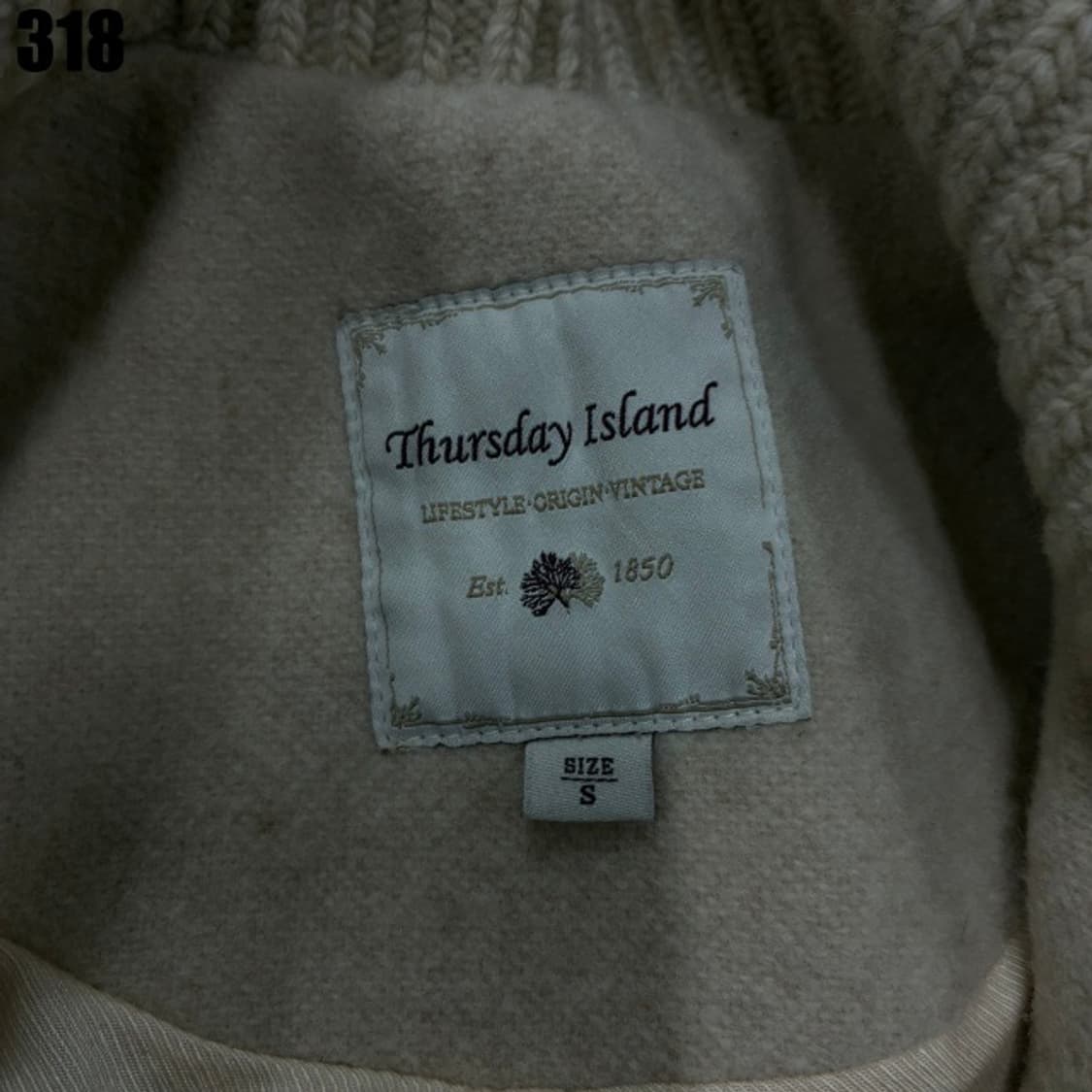 써스데이아일랜드 베이지 코트  상품이미지3