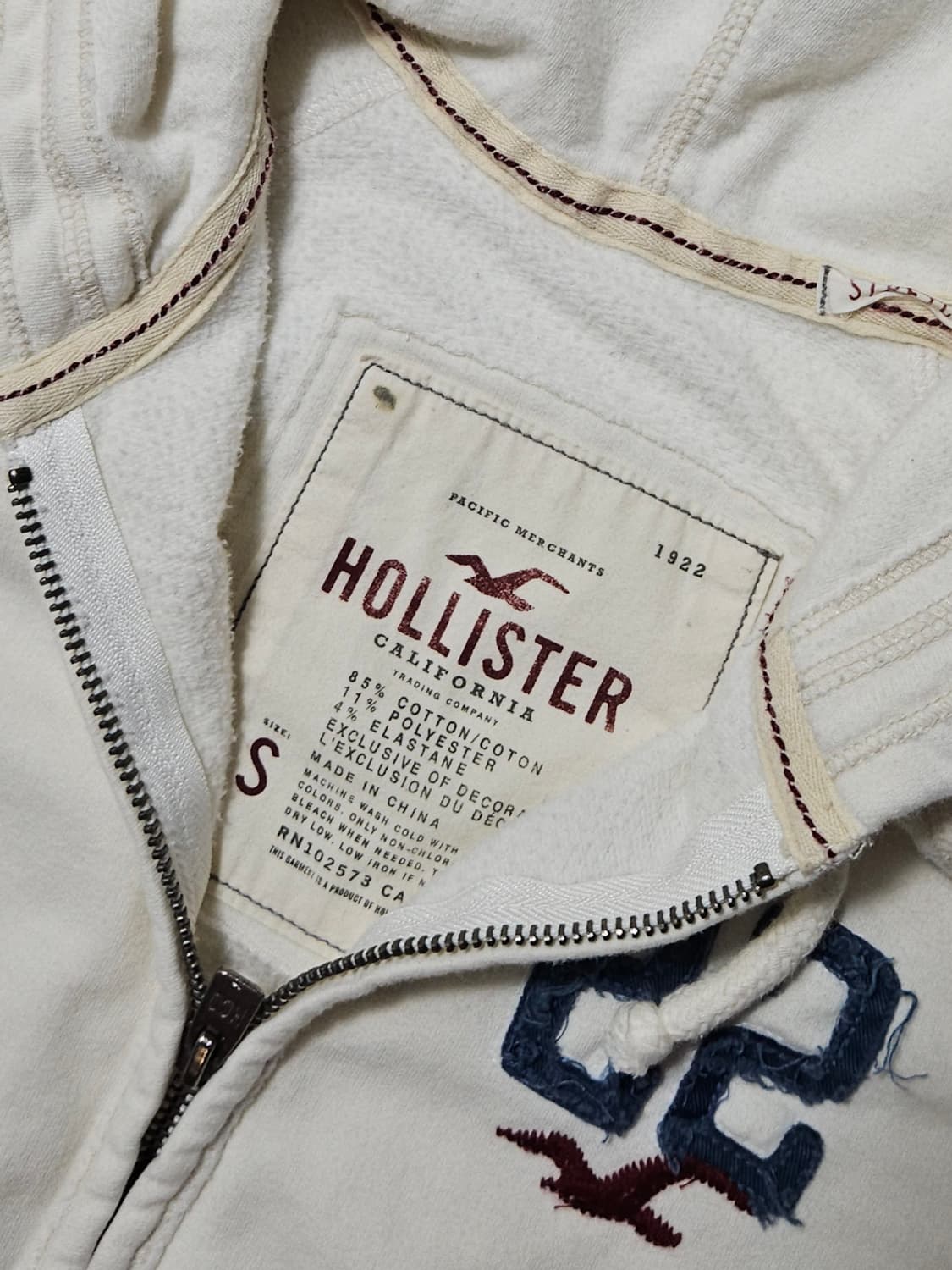 홀리스터 화이트 딱붙핏 스펠아웃 암로고 S 후드집업 상품이미지3