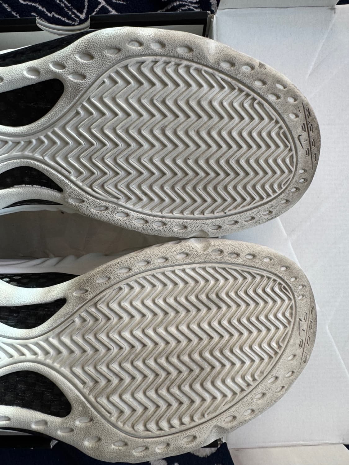 나이키 x 꼼데가르송 옴므 플러스 에어 폼포짓 화이트 NIKE x CDG 상품이미지10