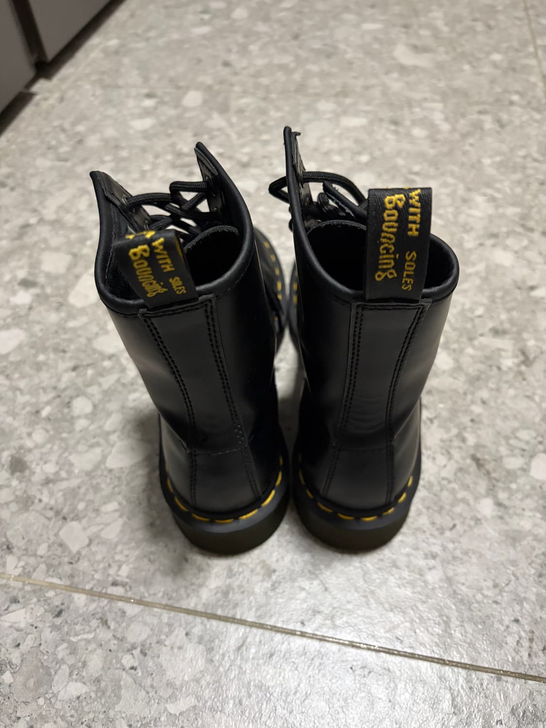 (W) 닥터마틴 1460 스무스 레더 레이스업 부츠 블랙 8홀 상품이미지3