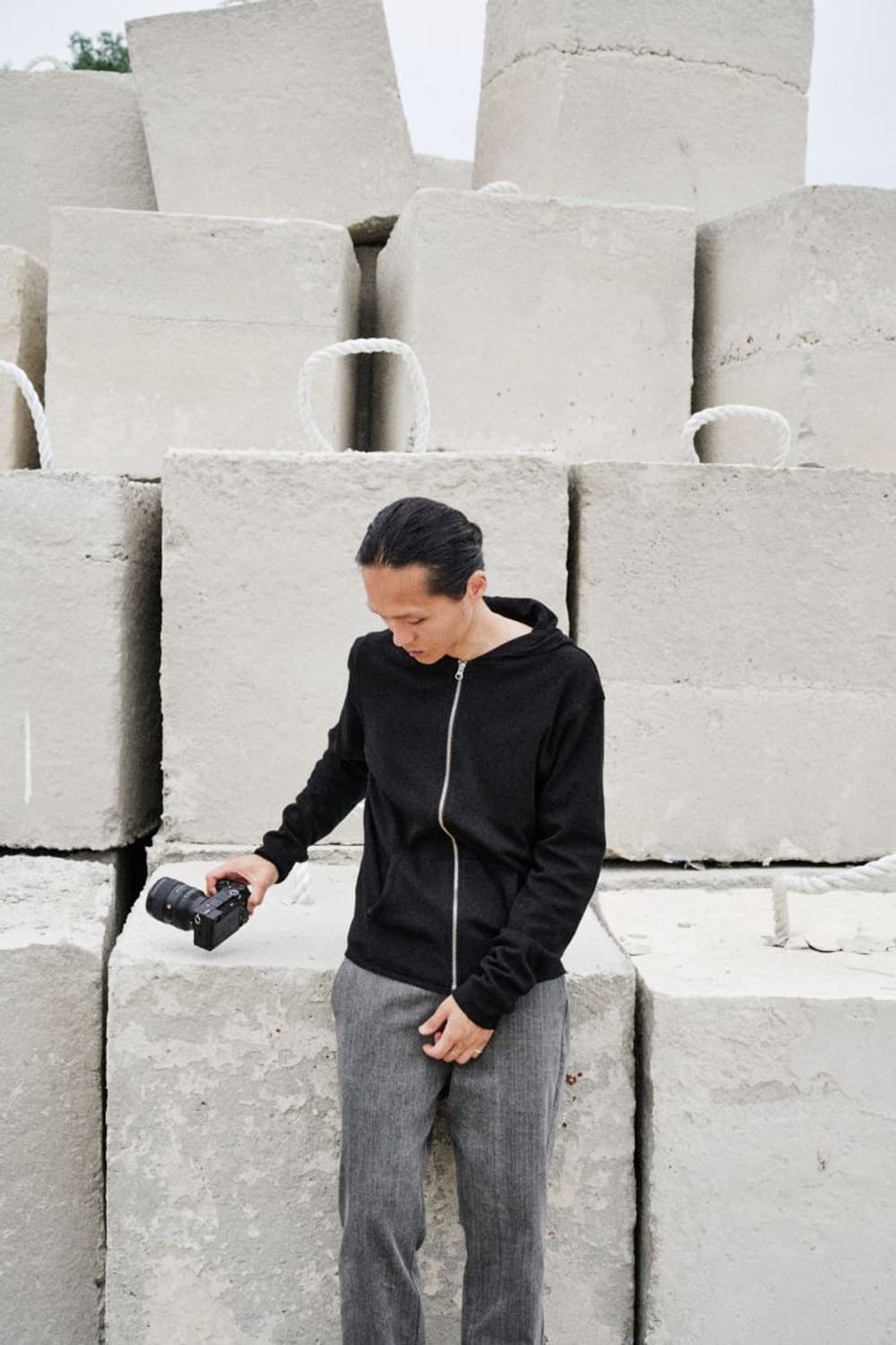Textured hoodie zip black 상품이미지1