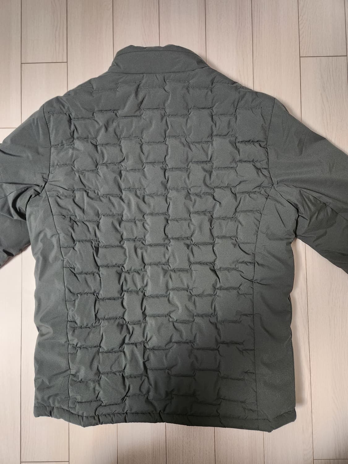 새상품급)KIM YOUNG JOO 스포츠 카키 경량패딩 사이즈100

여 상품이미지10