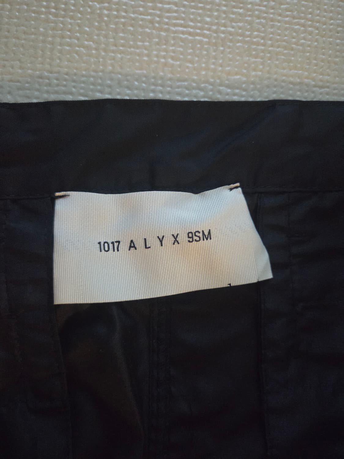 1017 ALYX 9SM 블랙 리벳 디테일 카고 팬츠 상품이미지10
