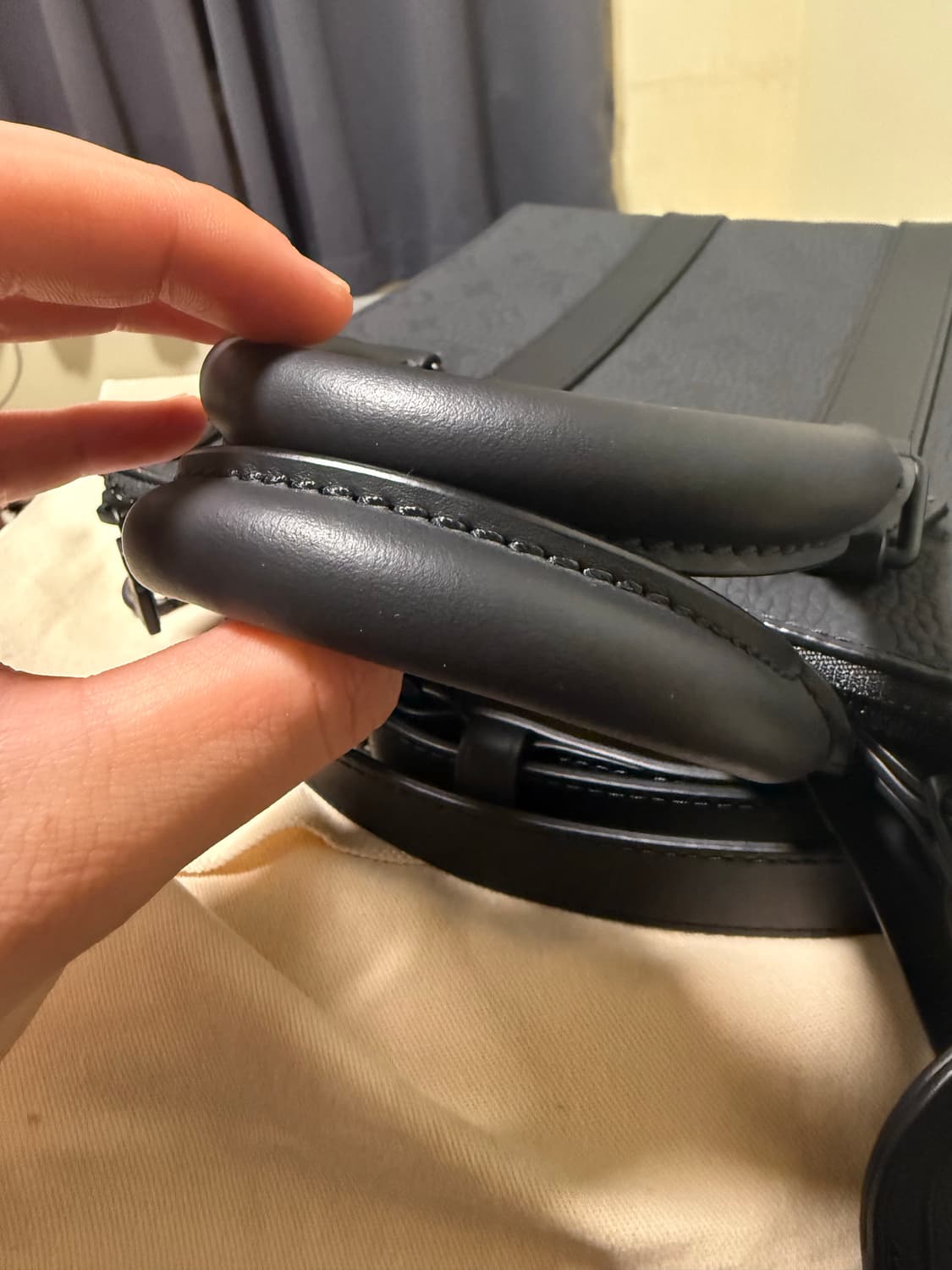 루이비통 삭플라 토뤼옹 블랙 새상품급 상품이미지3