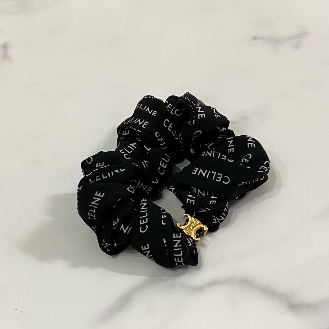 새상품급 셀린느 스크런치 브래스 골드 피니쉬 블랙 실크 헤어밴드 머리띠 상품이미지2