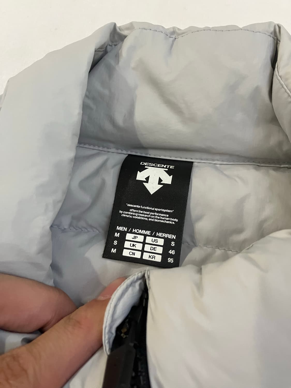 데상트 스위스 스키 구스다운 경량패딩 라이트 그레이 상품이미지6