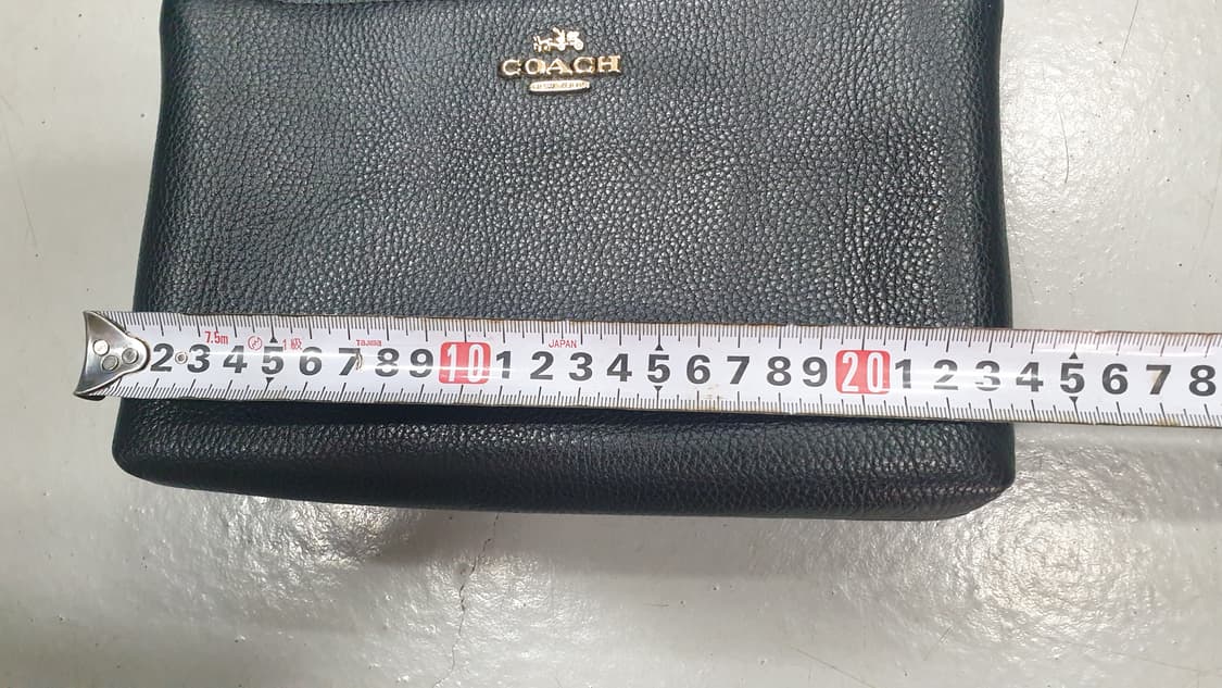 코치 블랙 가죽 크로스백 상품이미지4