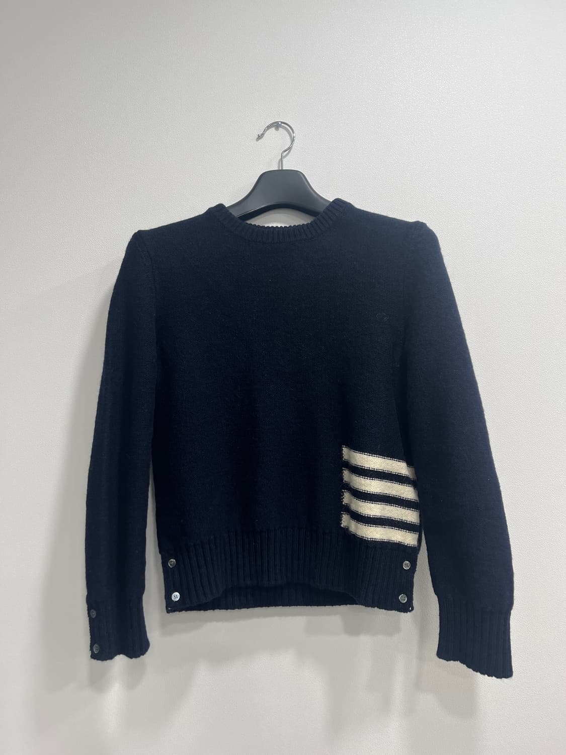 (새상품급/신형) 톰브라운 인트라시아 크루넥 니트 상품이미지1