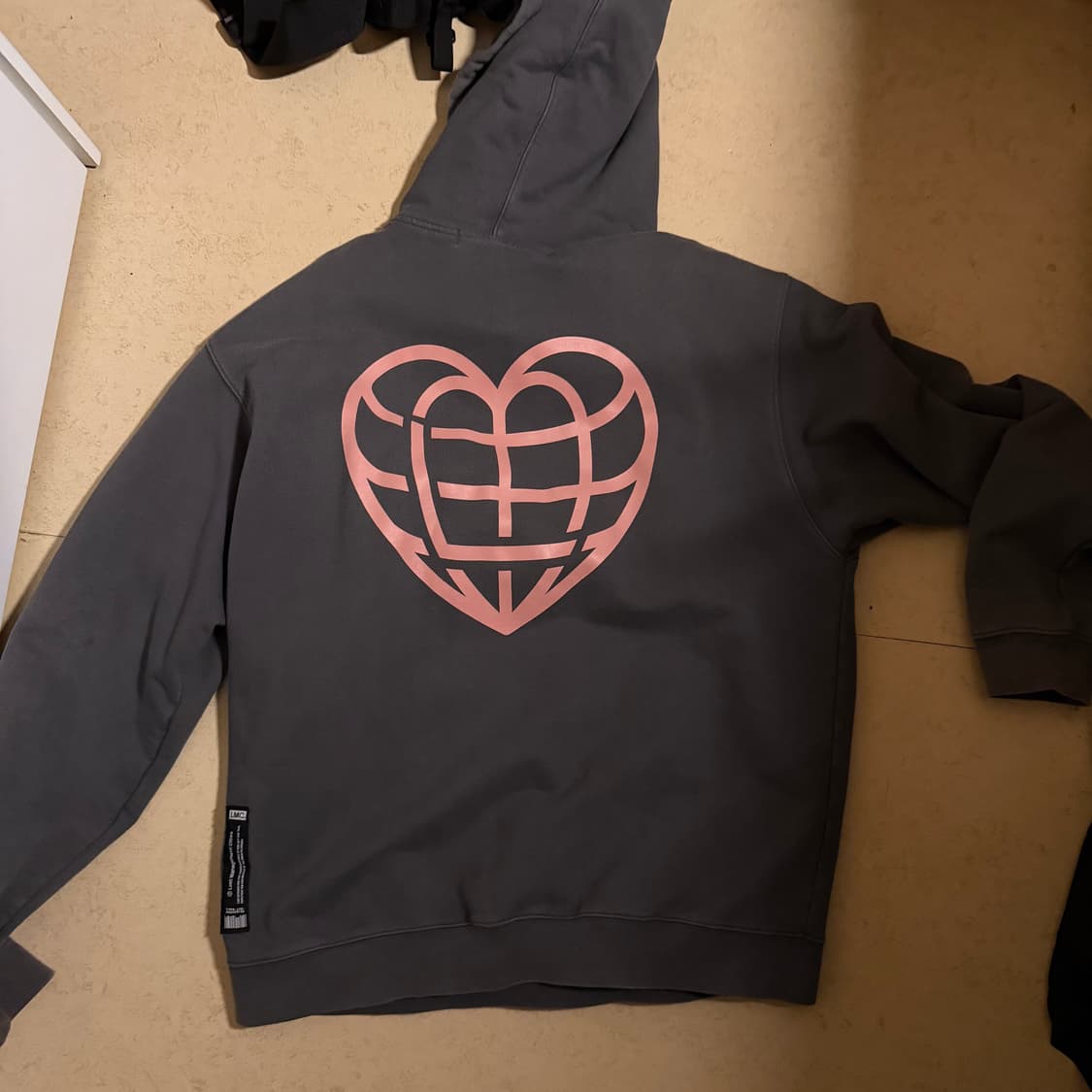 LMC HEART LOGO HOODIE CHACOL (L size) 상품이미지2